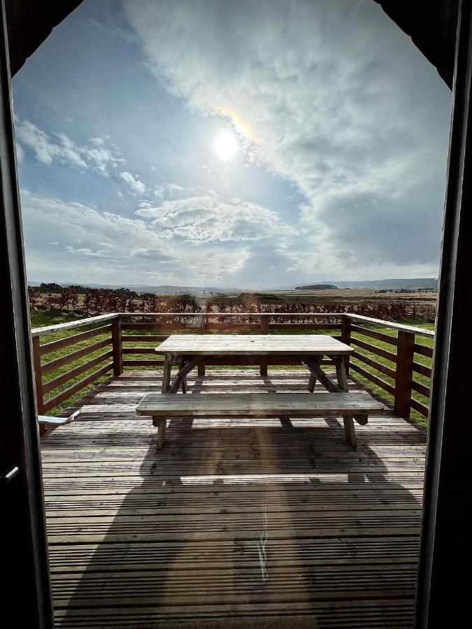 הוילה לאירג Loch Shin Glamping Pods מראה חיצוני תמונה